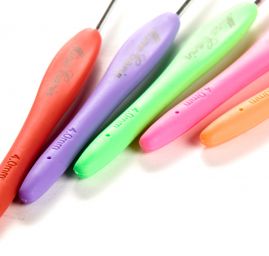 Háček kov se silikonovou ručkou vel. 3 Mina Carin