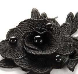 Krajkový květ s perličkou černá