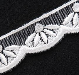 Krajka lemovací romantický vzor bílá