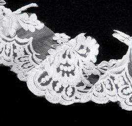 Lemovací krajka vzor květy slonová kost