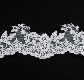 Lemovací krajka vzor květy slonová kost