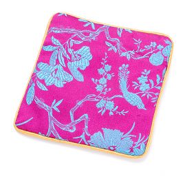 Elegantná brokátová taštička fuchsie modré kvety