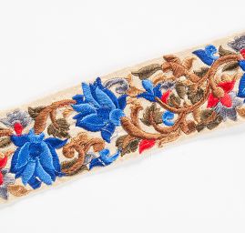 Vyšívaná stuha šantung květy modré