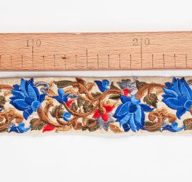 Vyšívaná stuha šantung květy modré