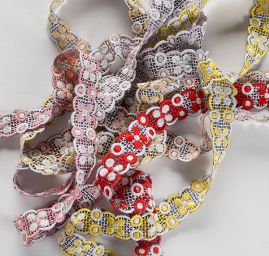 Krajka lem výšivka na organze barevná