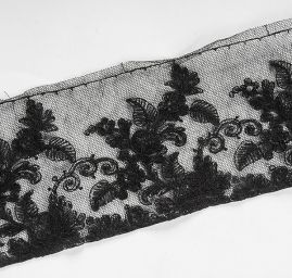 Krajka lem květinový ornament černé barvy