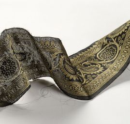 Orientální žakárová porta s kovovým vláknem zlatočerná