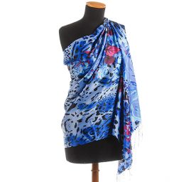 Efektní šála s třásněmi tygr/květy modročerná