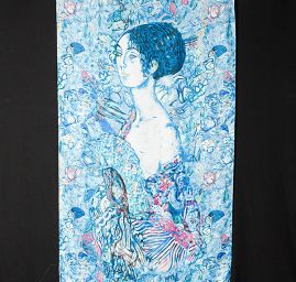 Velký šál viskoza mat postava/květy modrá