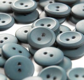 Knoflík plastový kulatý halenkový starorůžový 20"