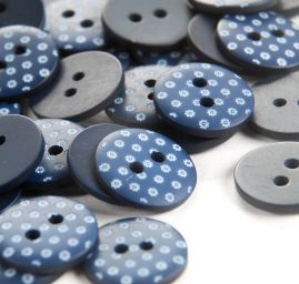 Knoflík plastový kulatý modrotisk kytičky 26"