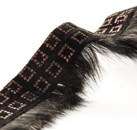 Efektní sametová porta kamínky/imitace kožešiny