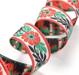 Stuha krojová vyšívaná bílá 2,5cm červený květ