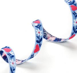 Stuha krojová vyšívaná světle modrá 9mm
