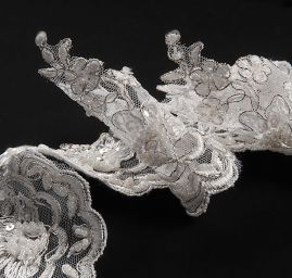 Krajka lem květy bílostříbrná korálky/flitry