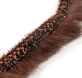 Efektní kožešinová porta zdobný lem tmavě hnědá