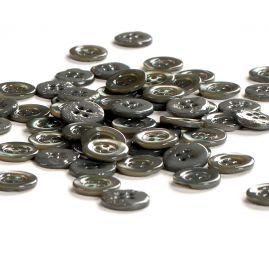 Knoflík perleťový čtyřdírkový zelenošedý