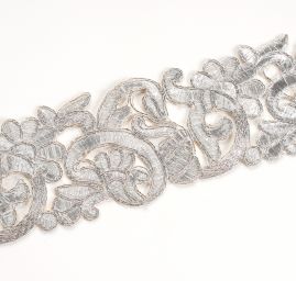 Krajková kovová stuha ornament vzor stříbrná