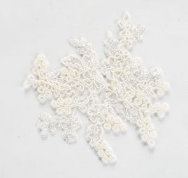 Krajková květinová aplikace bílá vanilková