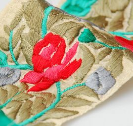 Porta vyšívaný šantung moti květy béžová