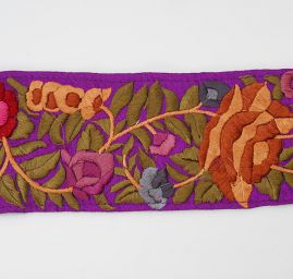 Porta vyšívaný šantung motiv květy fialová