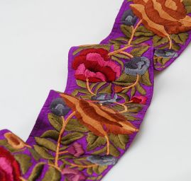 Porta vyšívaný šantung motiv květy fialová