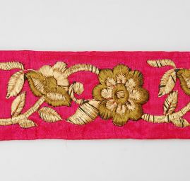 Porta vyšívaný šantung vzor květy fuchsiová