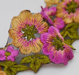 Porta vyšívaná organza květinový vzor fialová