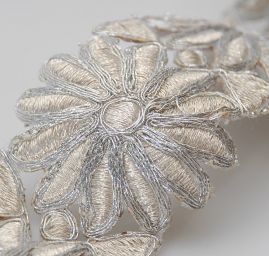 Porta lurex stříbrná vzor květy asteraceae