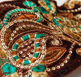 Porta vyšívaný samet flitrové aplikace hnědá