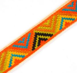 Vyšívaná stuha geometrický vzor oranžová