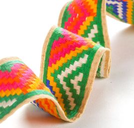 Vyšívaná stuha geometrický vzor zelená