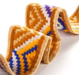 Vyšívaná stuha geometrický vzor hnědá