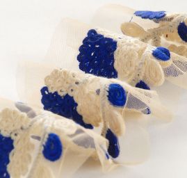 Stuha květinový výšivka na tylu smetanová/modrá