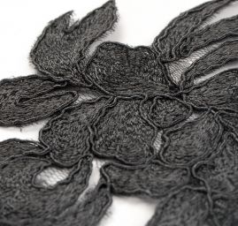 Krajková květinová aplikace velký květ černá