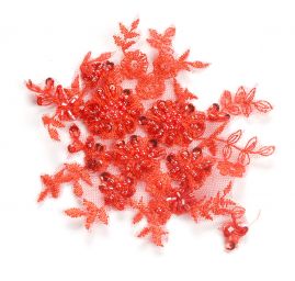 Krajková aplikace středová s korálky červená