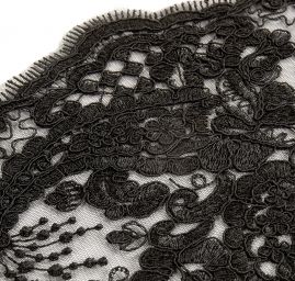 Krajka lem výšivka na tylu černá velké květy