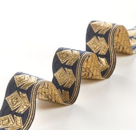 Stuha žakárová geometrický vzor tm. modrá