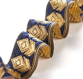 Stuha žakárová geometrický vzor tm. modrá