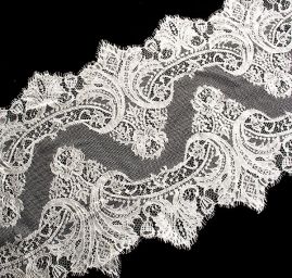 Krajkový lem rokokový motiv slonová kost
