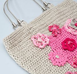 Háčkovaná taška sivá / ružová kytičky