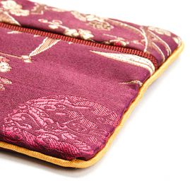 Elegantná brokátová taštička kvety vínová