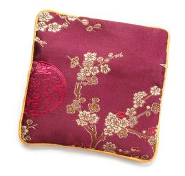 Elegantná brokátová taštička kvety vínová
