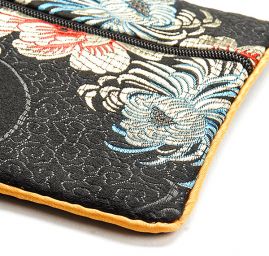 Elegantná brokátová taštička kvety / ornament čierna