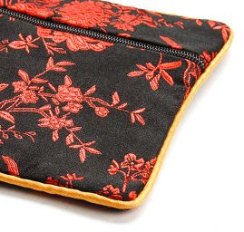 Elegantná brokátová taštička červenočierna