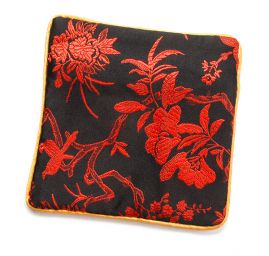 Elegantná brokátová taštička červenočierna