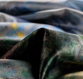 Šála satén malba Dáma s deštníkem/květy