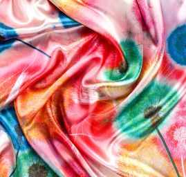 Saténová šála se vzorem chmíří pampelišky