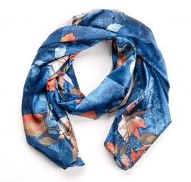 Saténová šála se vzorem listů v modré