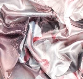 Saténová šála s květinovým vzorem ve starorůžové  